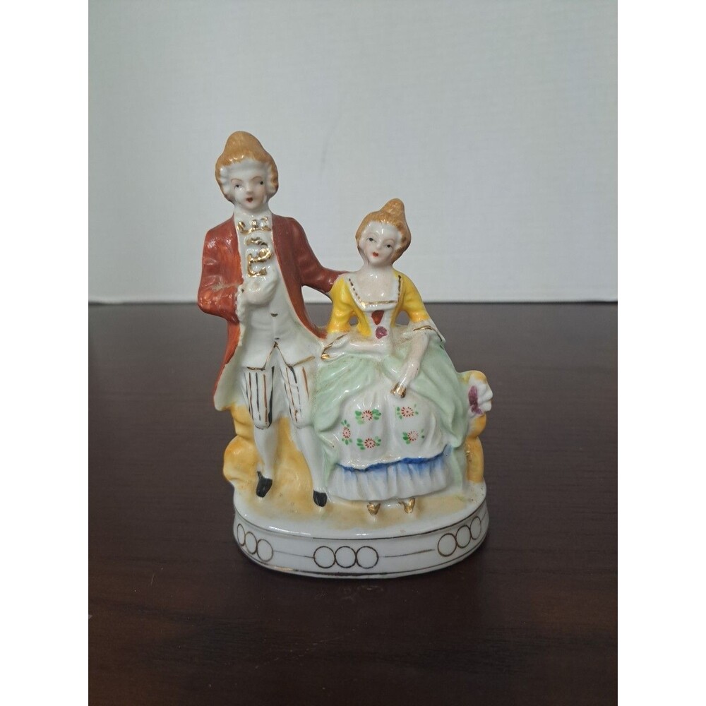 Vintage Victorian Couple Figurine With Gold Accents Made In Japan T-165
